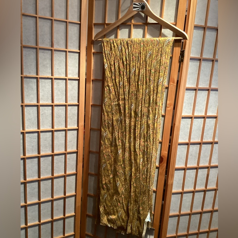 UO Kimchi Blue Gold Paisley Scarf - Picture 5 of 6
